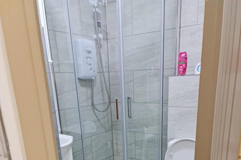 Bathroom, Surebillionaire Home Deluxe Queen Studio, London