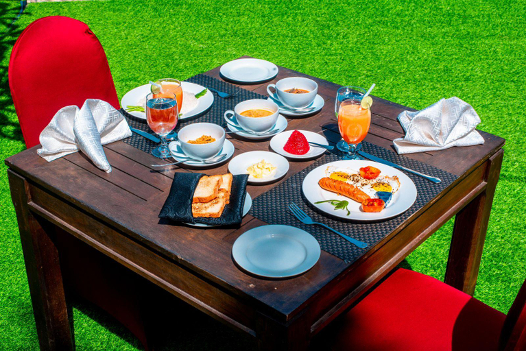 Food & Drinks 5, Queensbury Lake Resort, Panadura
