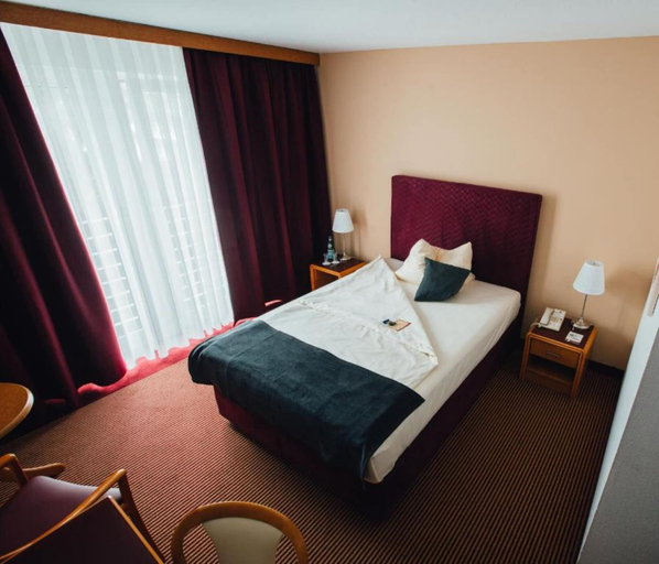 Bedroom 3, HK-Hotel Düsseldorf City, Düsseldorf