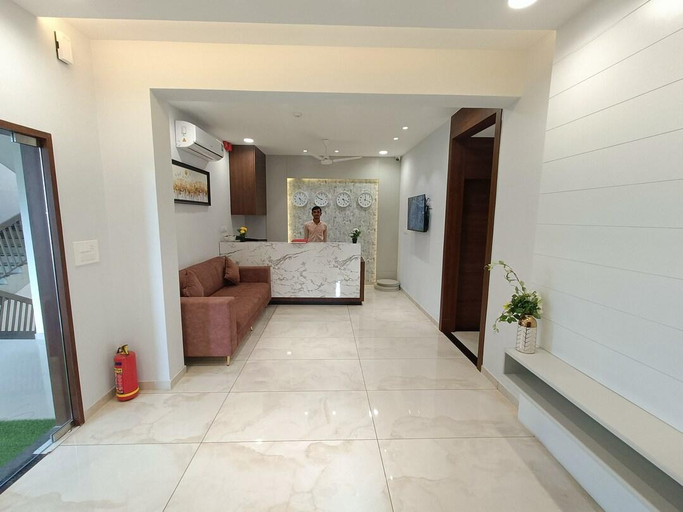 Others 4, Hotel Millennium, Anand