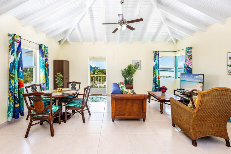 Others 5, Tropical Jungle Oasis with Lagoon Views, Good WiFi
