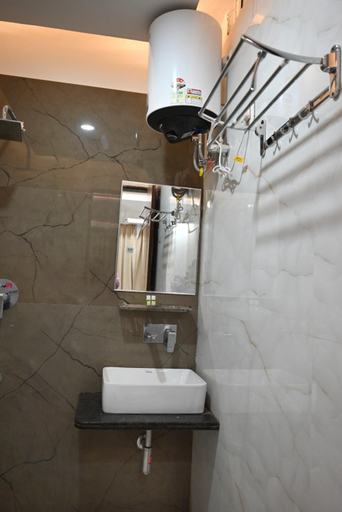 Bathroom 3, Hotel Navraj Palace , Lucknow