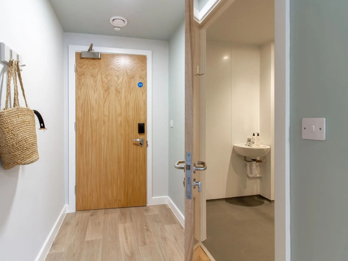 Bathroom 3, Student Only The Refinery, Leeds