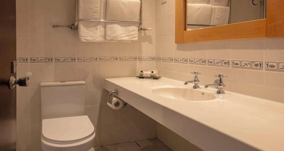 Bathroom 4, Swindon Blunsdon House Hotel, BW Premier Collection, Swindon
