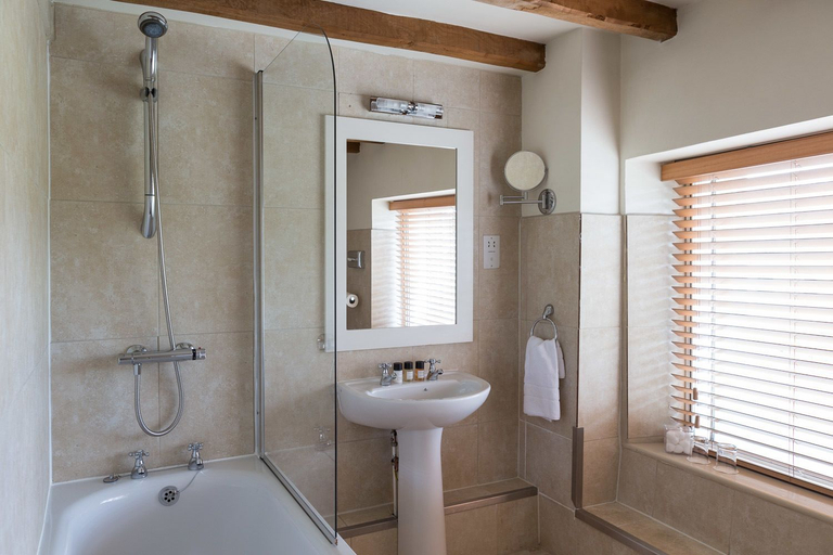 Bathroom 4, Banbury Wroxton House Hotel, Oxfordshire