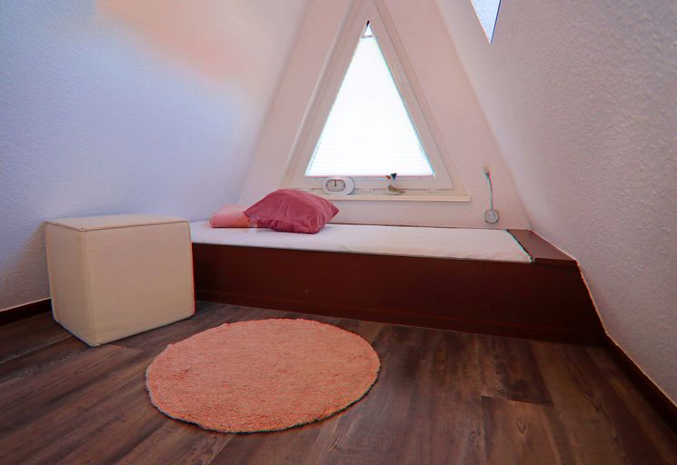 Bedroom 2, Charmante Finnhutte mit Garten, Rostock