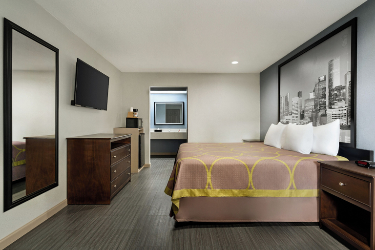 Bedroom 3, Crystal Inn Northeast Houston Downtown I-610, Houston