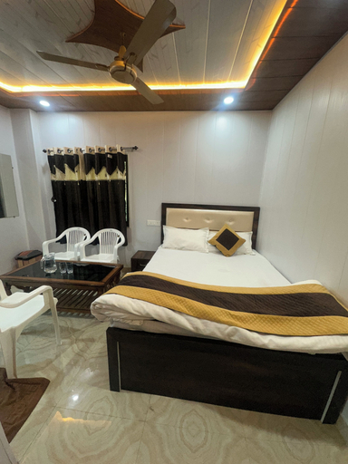 Bedroom 3, Ganga Godawari Guest House, Varanasi