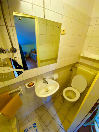 Bathroom 2, Sailor apartments, Pag