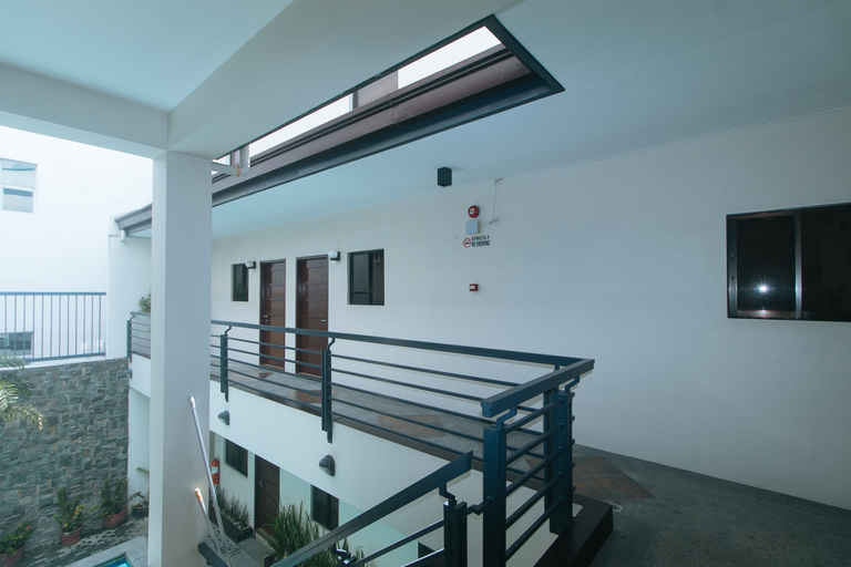 Others 5, Elyseah Condotel by RedDoorz, Mabalacat