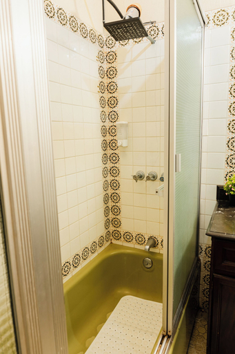 Bathroom 4, Gold House, ZONA 13