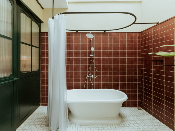 Bathroom 10