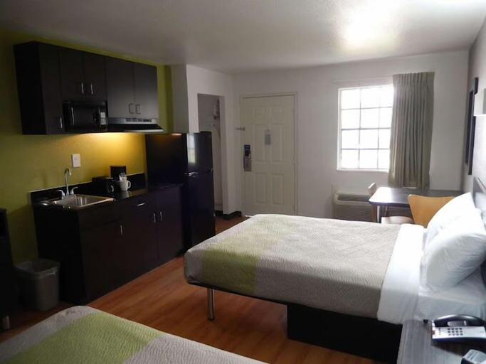 Bedroom 5, Stay Inn & Suites, Houston