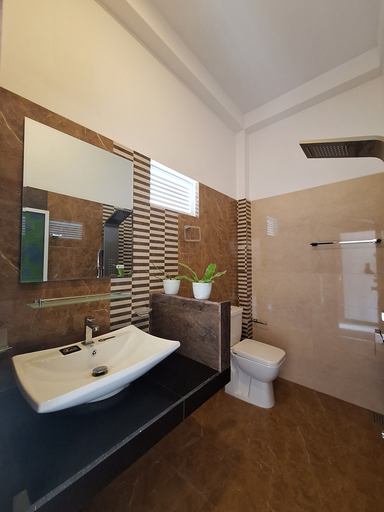 Bathroom 3, Akoya Pearl Hotel, Pelmadulla