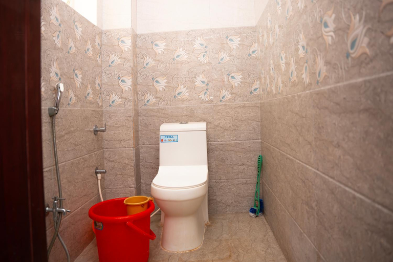 Bathroom 2, Hotel Shri Shanmuga, Thanjavur