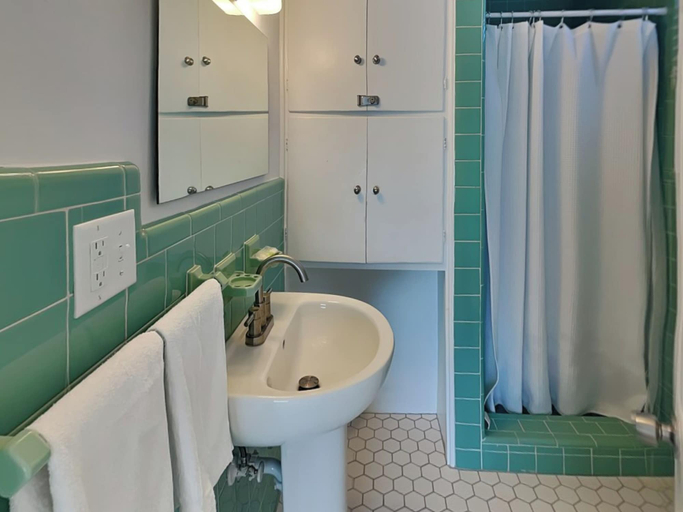 Bathroom 4, Sunshine House by Distinctive Beach Rentals, Flagler