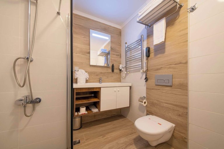 Bathroom 3, Çanak Hotel, Merkez