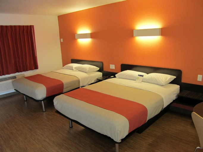 Bedroom 3, Motel 6 Anaheim, CA, Orange