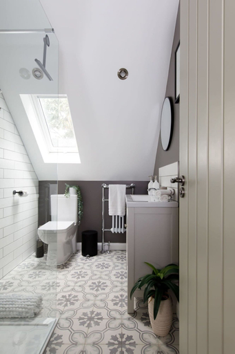 Bathroom 3, Stylish Self-contained Countryside Accommodation, West Sussex