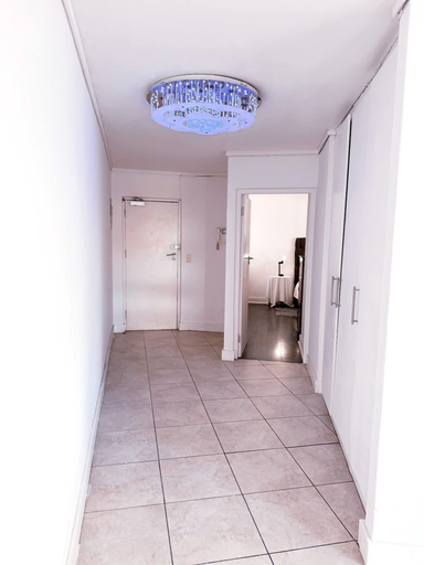 Room 4, Spacious 1 Bedroom Apartment Atlantica Seapoint, City of Cape Town