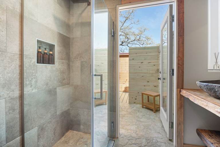 Bathroom 4, Secluded Luxury Couples cabin Sauna Pool, Hays