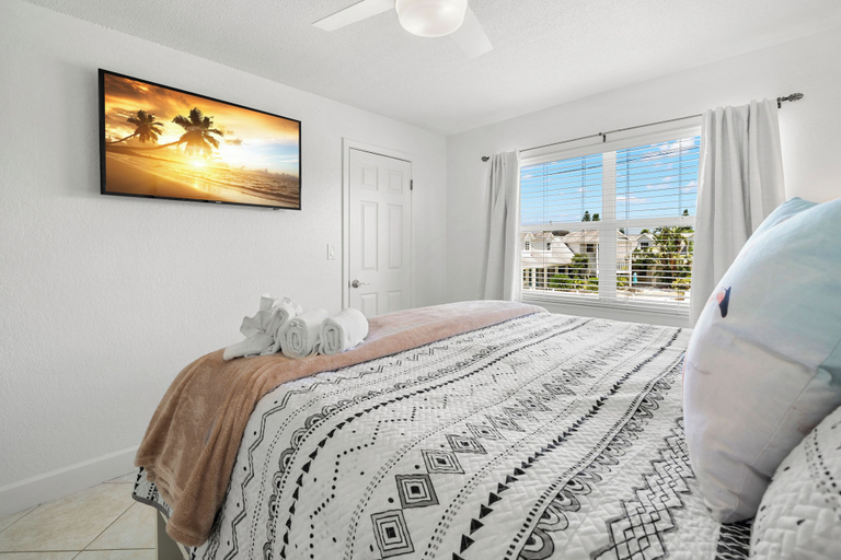 Bedroom 3, Waves by Distinctive Beach Rentals, Pinellas