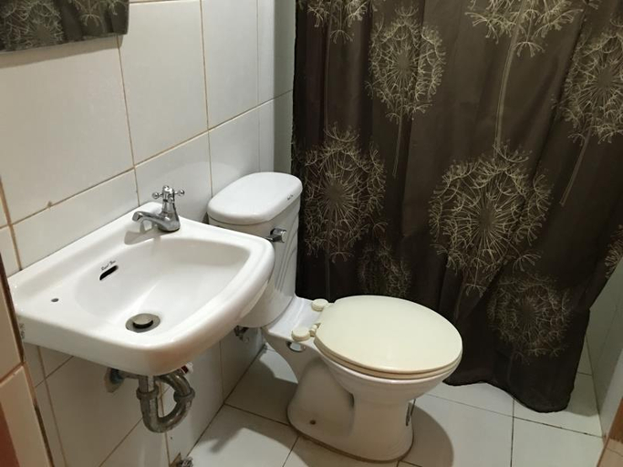 Bathroom, Villa Lourdes Resort, Malay