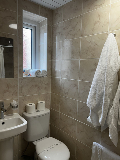 Bathroom 4, The Inglewood Hotel, Blackpool