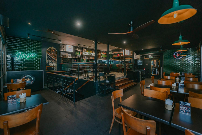 Restaurant 4, La Joya Hostel, Valparaíso