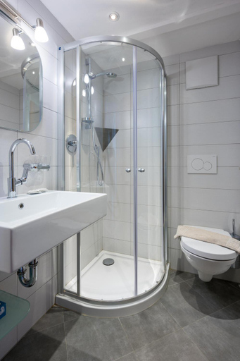 Bathroom 3, Hotel Weinberg, Bolzano