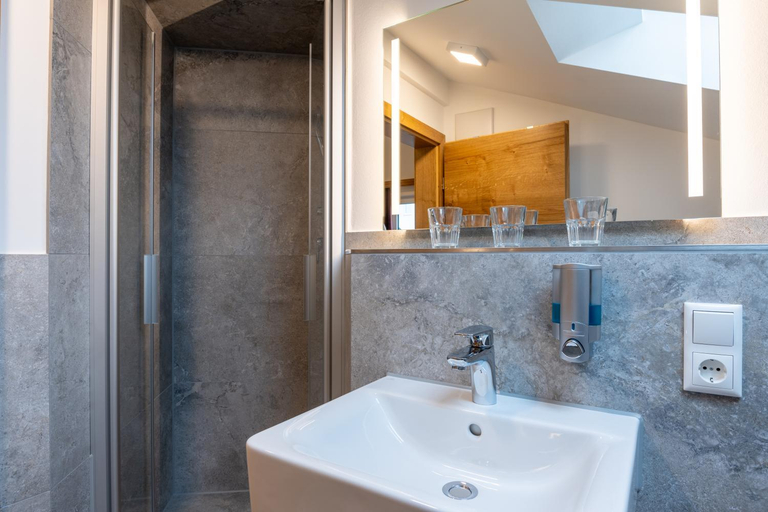 Bathroom 5, Landhotel Schwarzenbach - Wellness & Spa, Ostallgäu