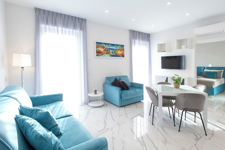 Others 4, Tema Suites, Napoli