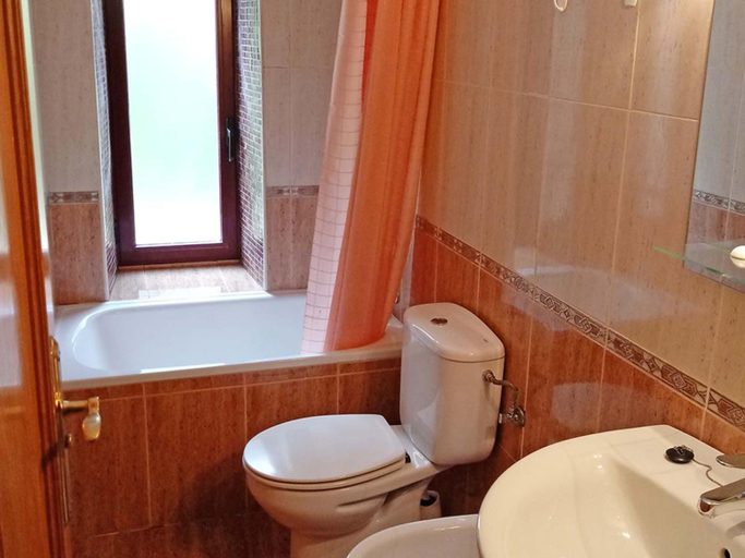 Bathroom 2, Apartamentos Canfranc 3000, Huesca