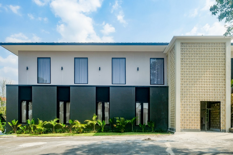 Exterior & Views 2, Urbanview Hotel JJ Bukitsari Semarang, Semarang