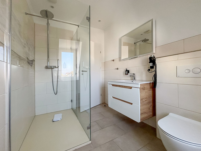 Bathroom 5, DORMERO Hotel Wilhelmshaven, Wilhelmshaven