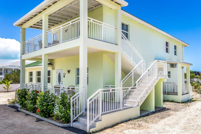 Others 4, Tropical Jungle Oasis with Lagoon Views, Good WiFi