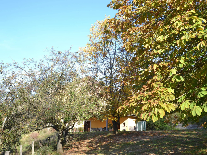 Garden 2, Spectacular Holiday Home in Pescia With Swimming Pool, Pistoia