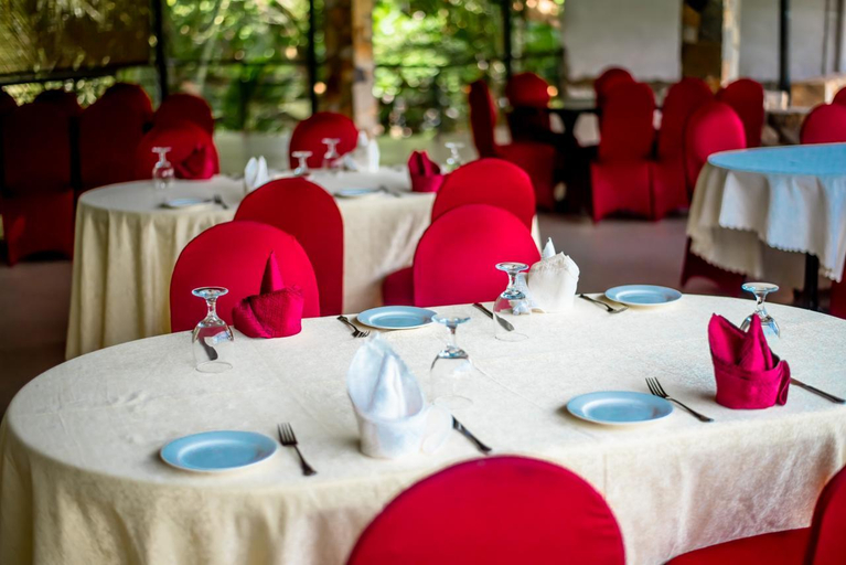 Food & Drinks 3, Queensbury Lake Resort, Panadura