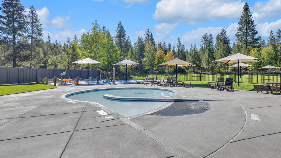 Sport & Beauty 5, Kinglet Road 24, Deschutes