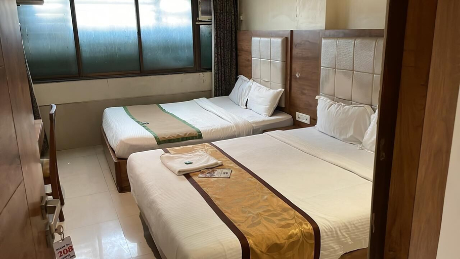Bedroom 2, New Regal By Glitz Hotels, Mumbai Suburban