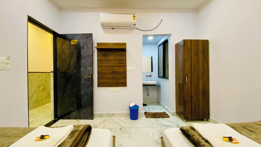 Bedroom 4, Hotel Laxmi Palace and Restaurants, Ujjain