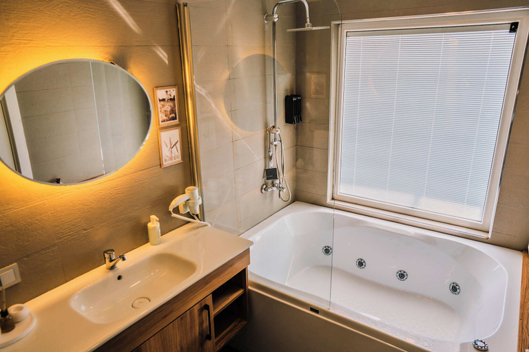 Bathroom 5, Taksim Santa Lucia Hotel, Beyoğlu