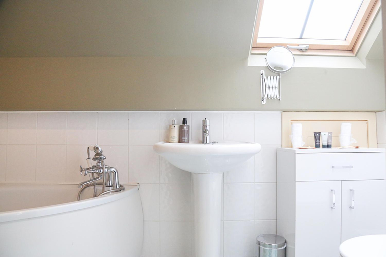 Bathroom 3, The Charlton Arms, Shropshire