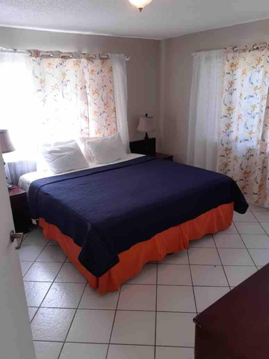Bedroom, Endless Summer Brookside
