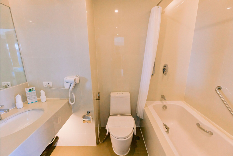 Bathroom 5, Arterra Hotel & Resort, Lapu-Lapu City