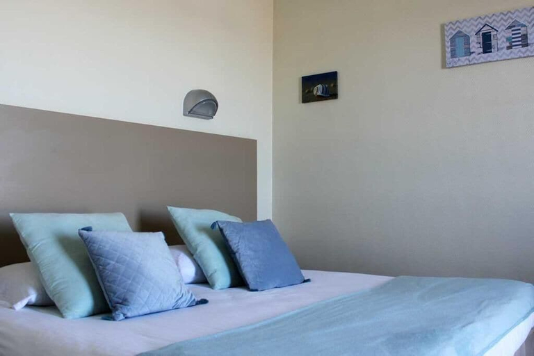 Bedroom 3, Hôtel de la plage Barcarès, Pyrénées-Orientales