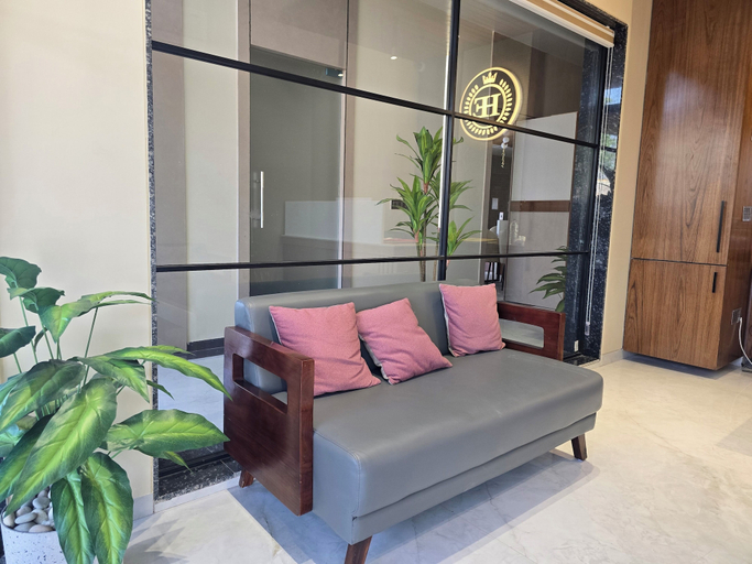 Others 5, Hotel Elite, Kachchh