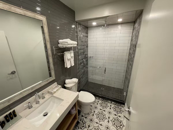 Bathroom 5, Coastal Suites, Lake Hurron