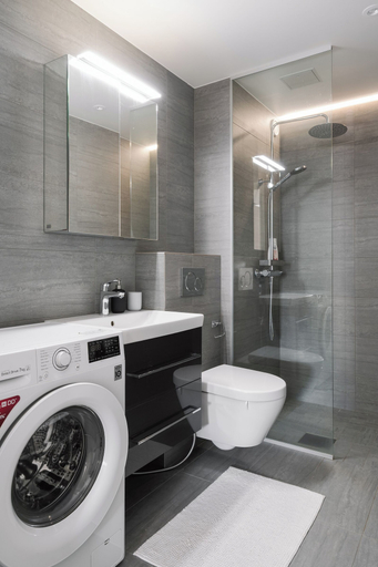 Bathroom 4, Modern 1BR Apartment with Balcony, Uusimaa
