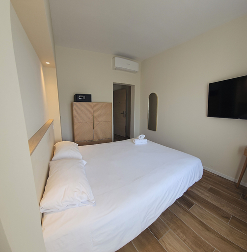 Bedroom 4, Adonis Sanary Grand Hôtel des Bains, Var